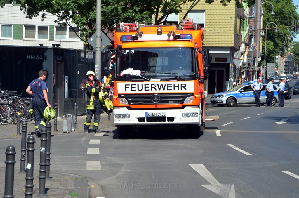 Feuer 2 Y Koeln Altstadt Kyffhaeuserstr P179.JPG - Miklos Laubert